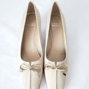 🎉HP🎉 Staurt Weitzman Vintage Beige Kitten Heel